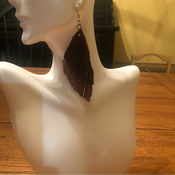 🌸Giving Brand Brown Native Earrings - Picture 7 of 7